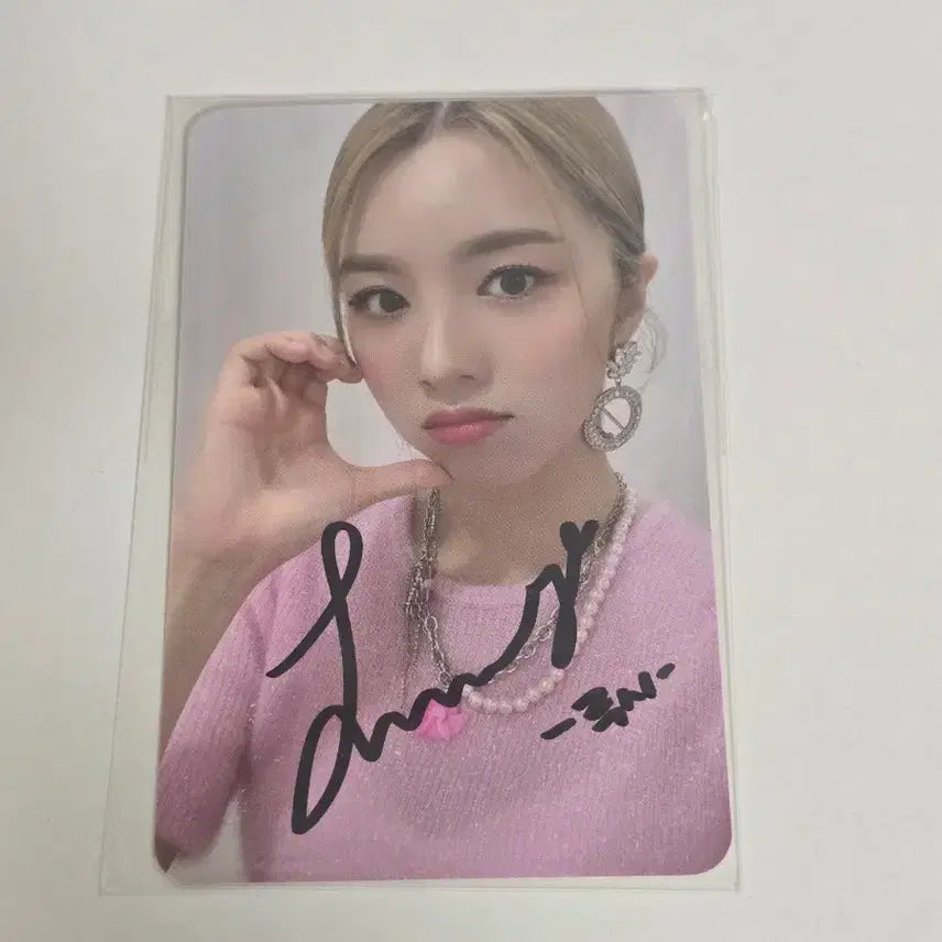 [SOLD OUT] wooah 우아 루시 싸인 포카 포토카드 양도