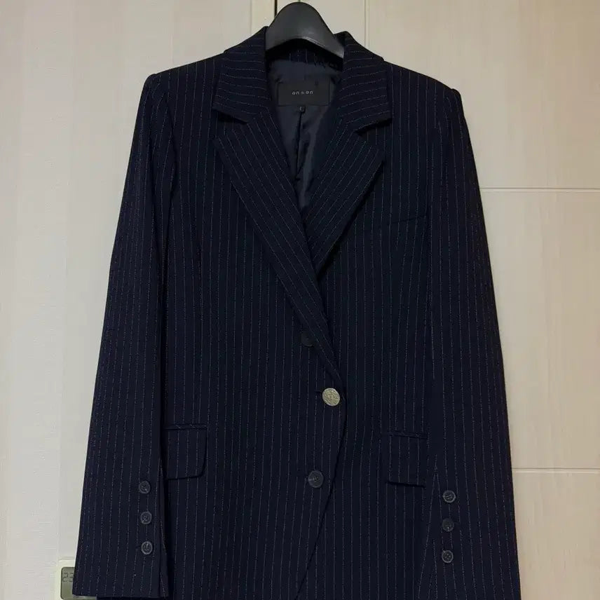 [BUNJANG] On&amp;On Navy Stripe Jacket &amp; Asymmetrical Slacks Set / On&amp;On(온앤온) 네이비 스트라이프 자켓 &amp; 언발 슬랙스 셋업