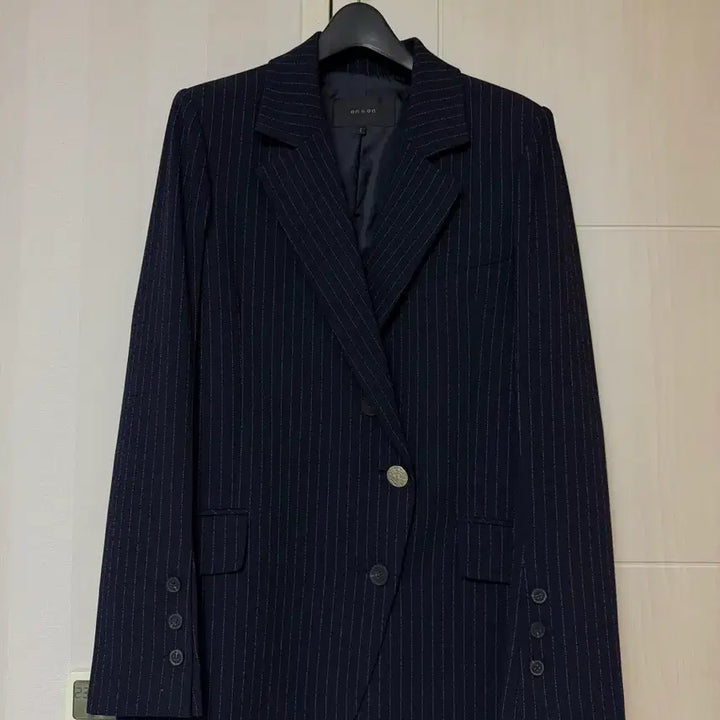 [BUNJANG] On&amp;On Navy Stripe Jacket &amp; Asymmetrical Slacks Set / On&amp;On(온앤온) 네이비 스트라이프 자켓 &amp; 언발 슬랙스 셋업