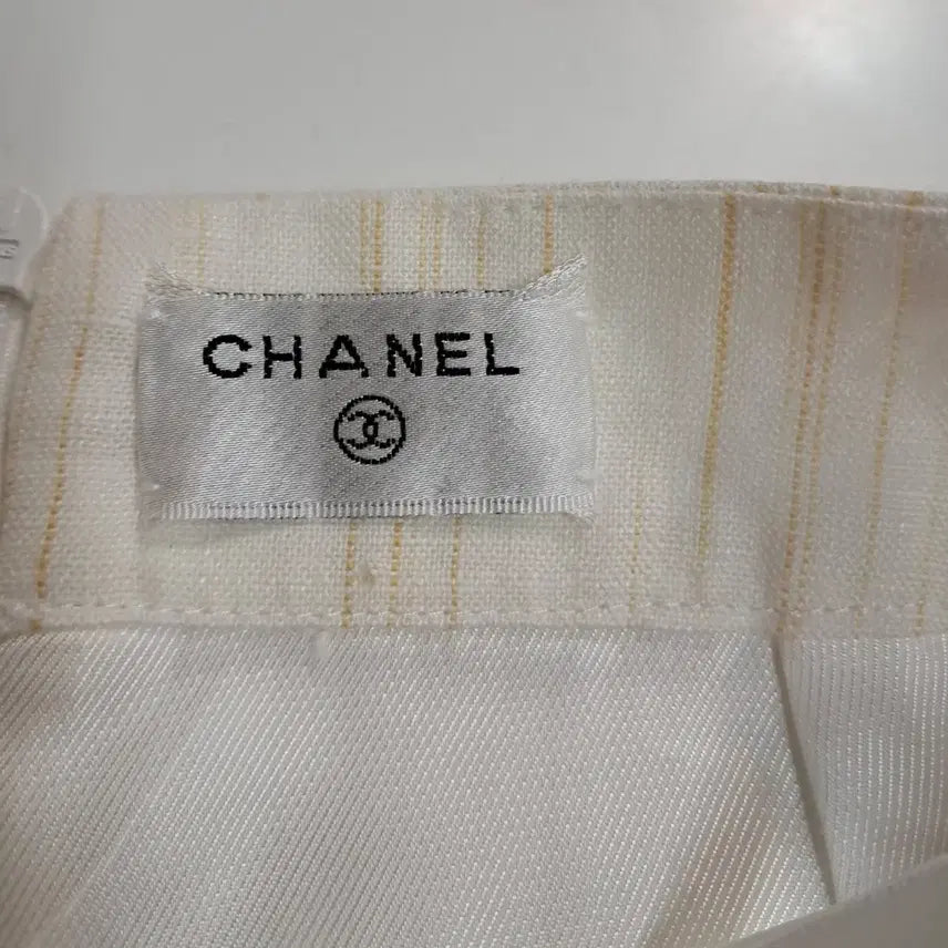 [BUNJANG] Chanel Striped Tucked Shorts / 샤넬 스트라이프  팬츠