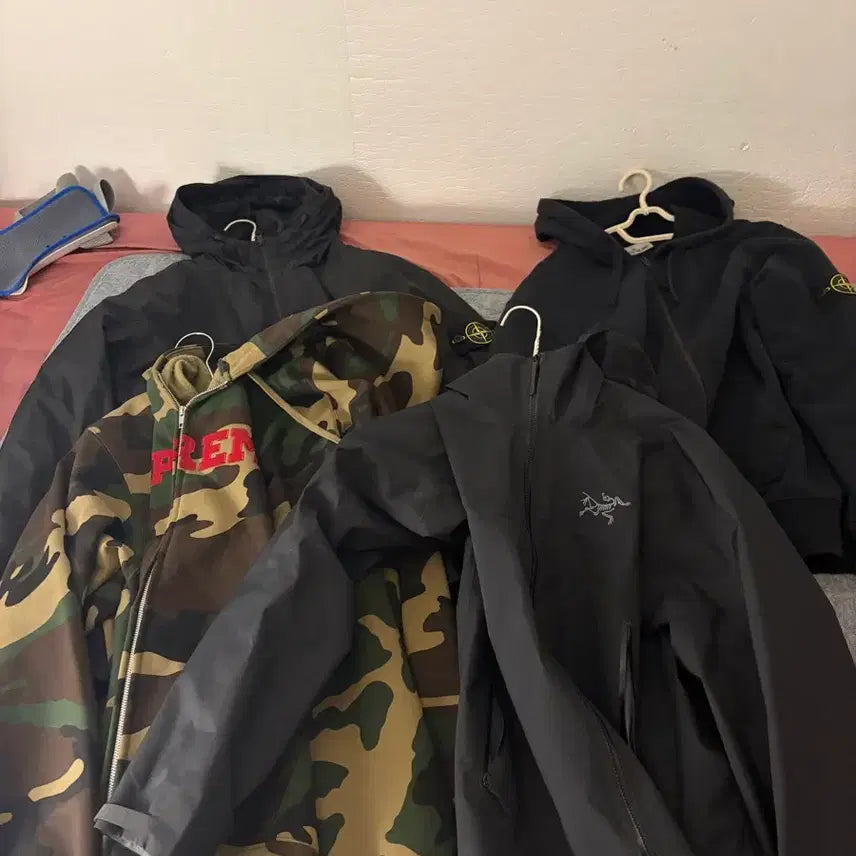 [SOLD OUT] 스톤아일랜드 23fw 후드집업 xl사이즈 급처