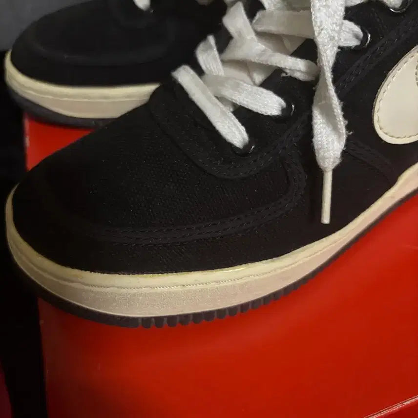 [BUNJANG] Nike Air Force 1 CVS 1994 (265) / 94 나이키 에어포스 1 cvs 265 양군