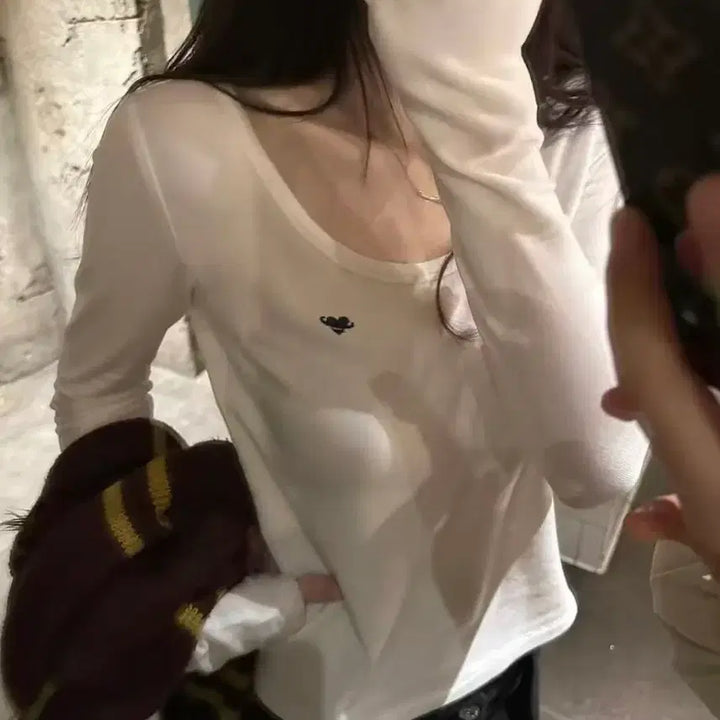[BUNJANG] White Heart Embroidered Long-Sleeve T-Shirt / 화이트 하트 자수 긴팔 티셔츠
