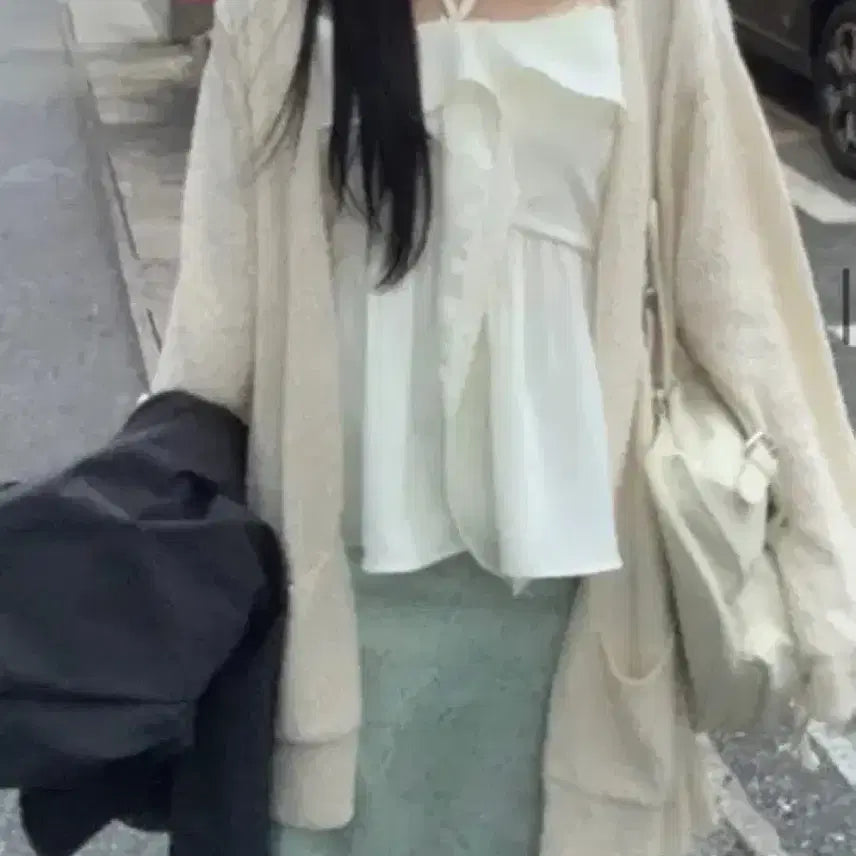 [BUNJANG] oinii Petal Halter Blouse - Ivory / [oinii]오이니 petal halter blouse 아이보리