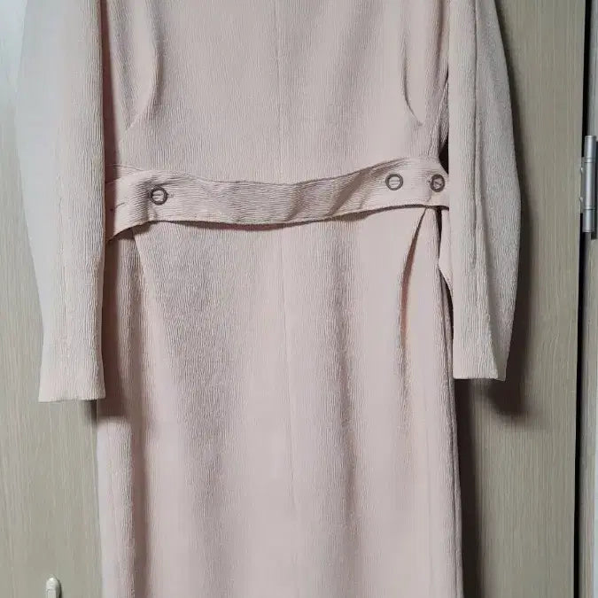 [BUNJANG] The Izzat Beige Midi Dress / 더 아이잗 베이지 원피스 66size