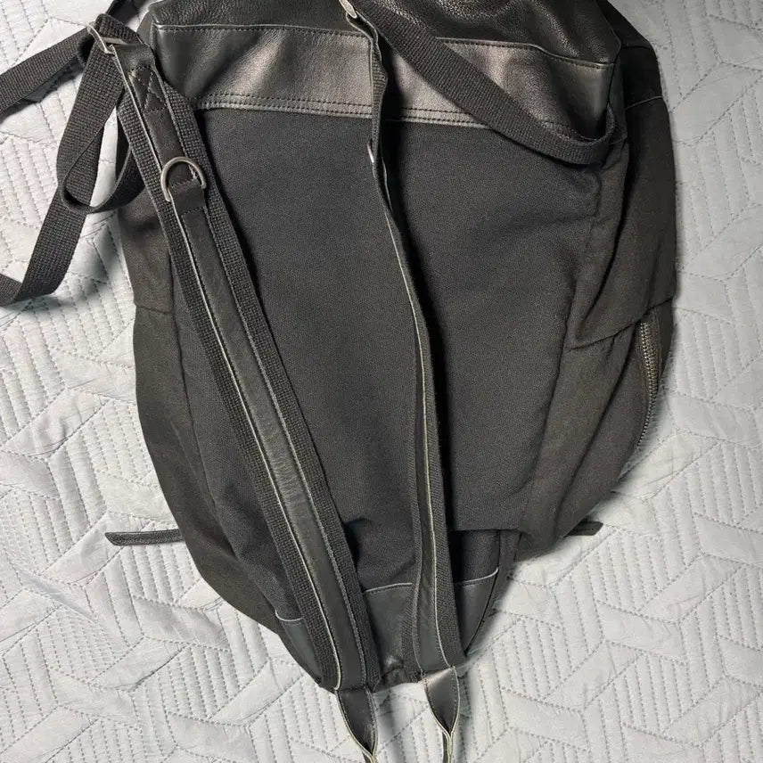 [BUNJANG] Hatching Room Leather Daypack Black / 해칭룸 레더 데이팩 블랙