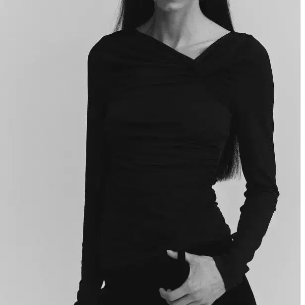 [SOLD OUT] H&amp;M 트위스트 디테일 탑