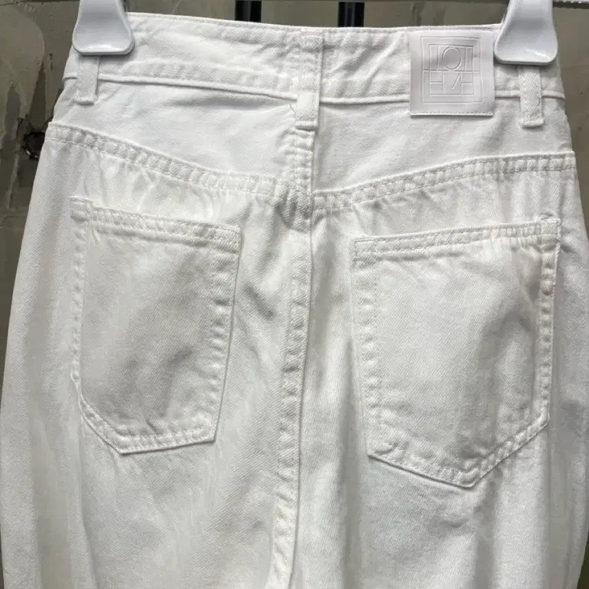 [BUNJANG] Toteme Barrel Leg White Jeans / Toteme 베럴 레그 화이트진  44~55