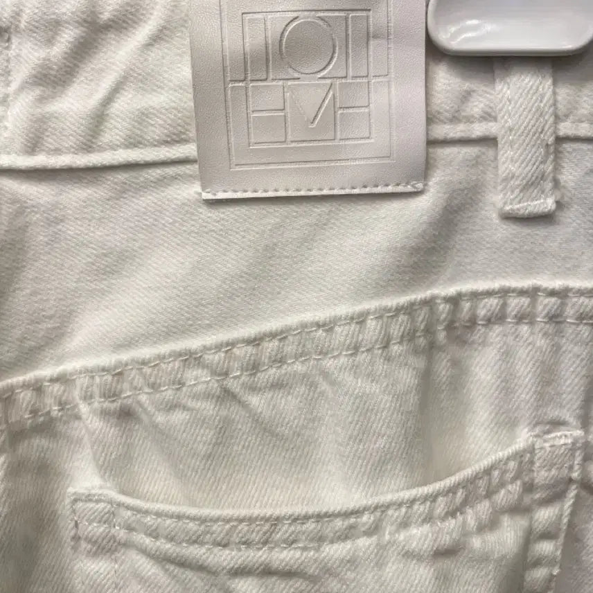 [BUNJANG] Toteme Barrel Leg White Jeans / Toteme 베럴 레그 화이트진  44~55