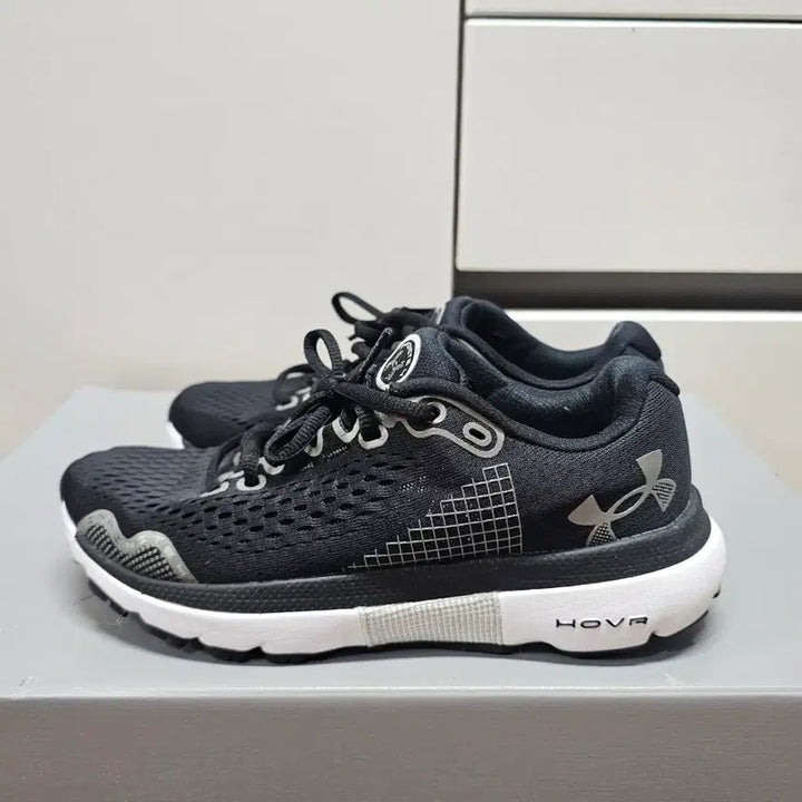 [BUNJANG] Under Armour HOVR Black Running Shoes / 235언더아머 HOVR 블랙 런닝화   -812