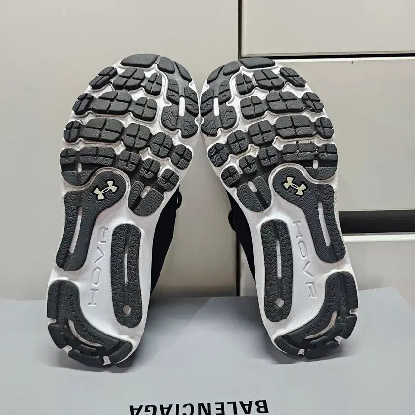 [BUNJANG] Under Armour HOVR Black Running Shoes / 235언더아머 HOVR 블랙 런닝화   -812