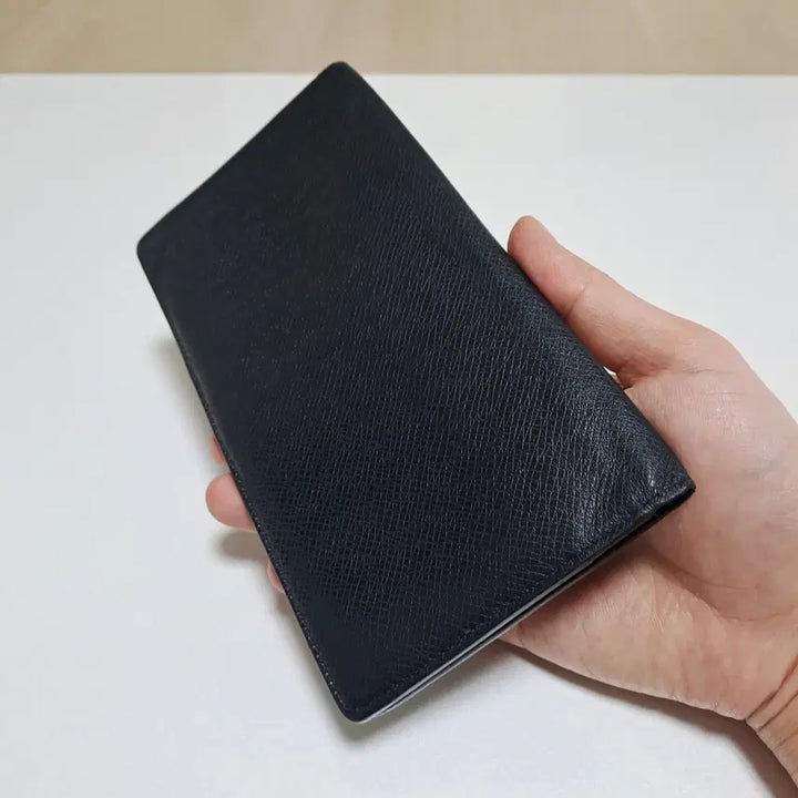 [SOLD OUT] [100%/정품] 루이비통 브라짜 타이가 가죽 장지갑