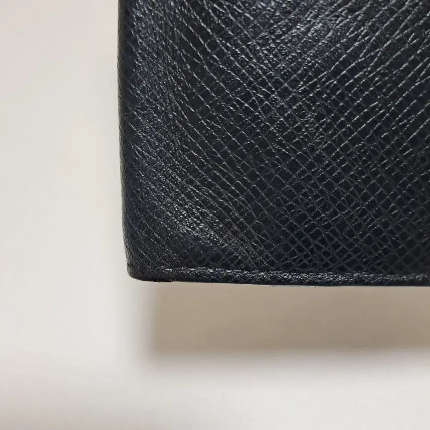 [SOLD OUT] [100%/정품] 루이비통 브라짜 타이가 가죽 장지갑