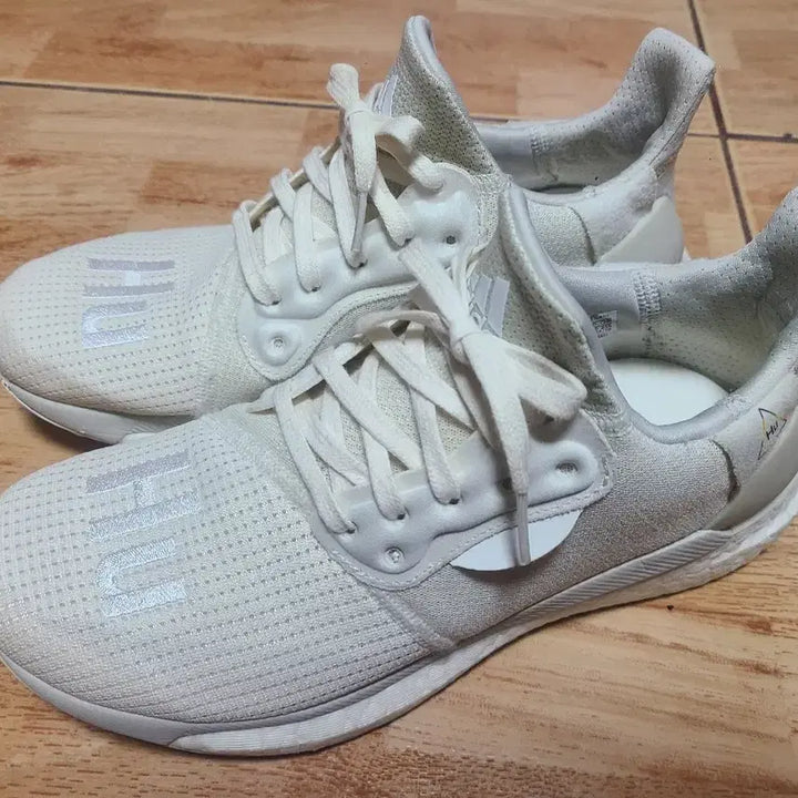 [BUNJANG] Adidas Pharrell Solar Hu Boost Sneakers / 아디다스 퍼렐 솔라 휴 부스트260