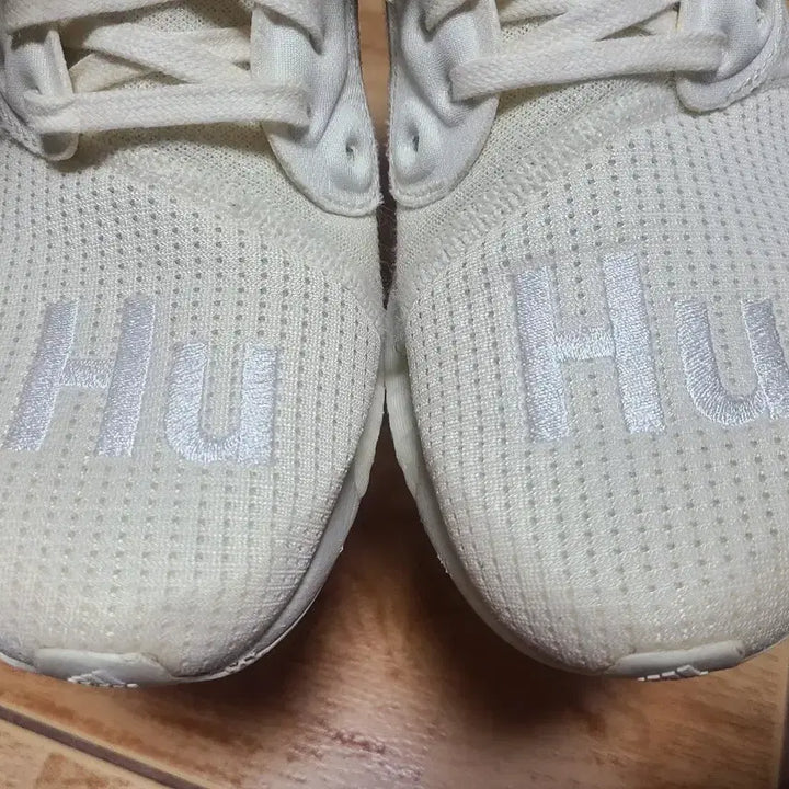 [BUNJANG] Adidas Pharrell Solar Hu Boost Sneakers / 아디다스 퍼렐 솔라 휴 부스트260