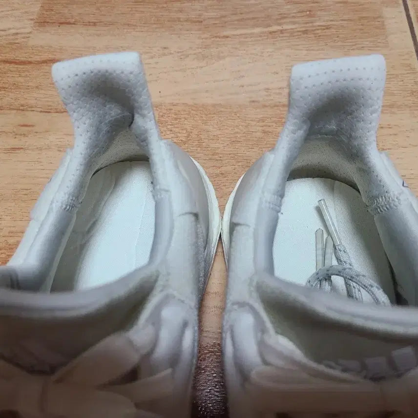 [BUNJANG] Adidas Pharrell Solar Hu Boost Sneakers / 아디다스 퍼렐 솔라 휴 부스트260