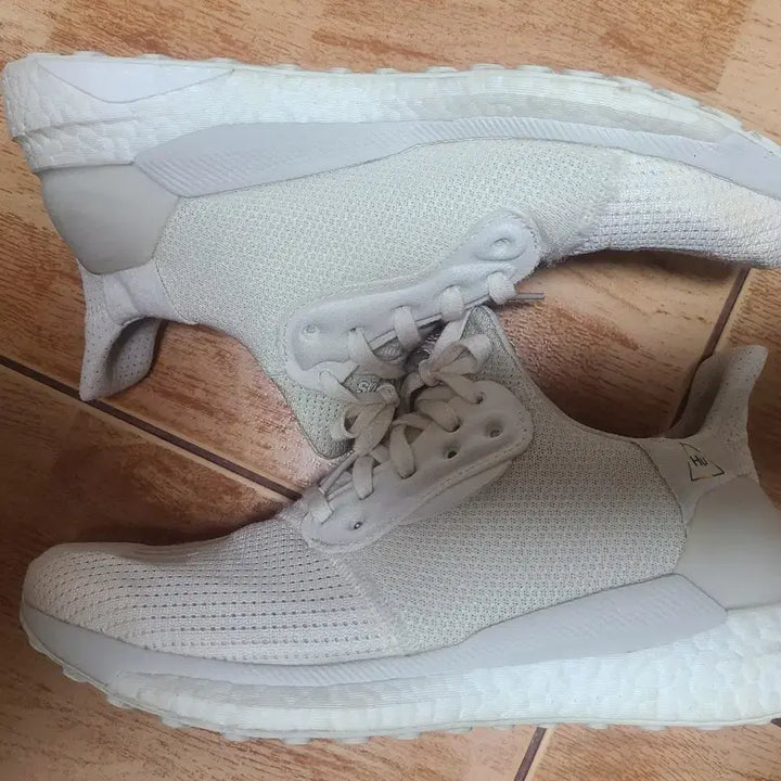 [BUNJANG] Adidas Pharrell Solar Hu Boost Sneakers / 아디다스 퍼렐 솔라 휴 부스트260