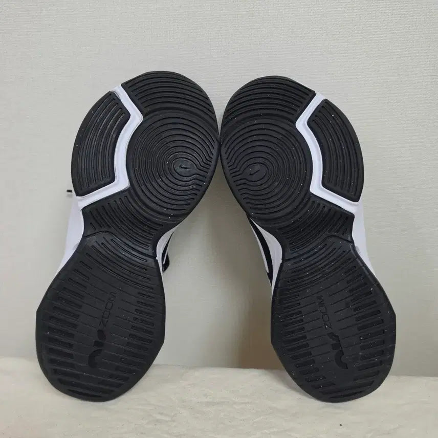[SOLD OUT] .240나이키 줌 벨라6  -817