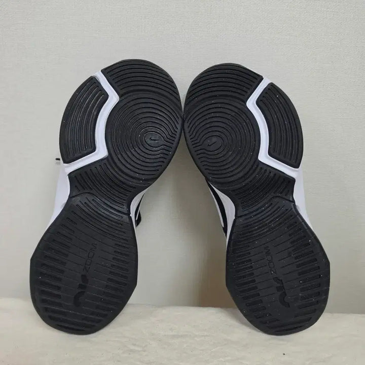 [SOLD OUT] .240나이키 줌 벨라6  -817