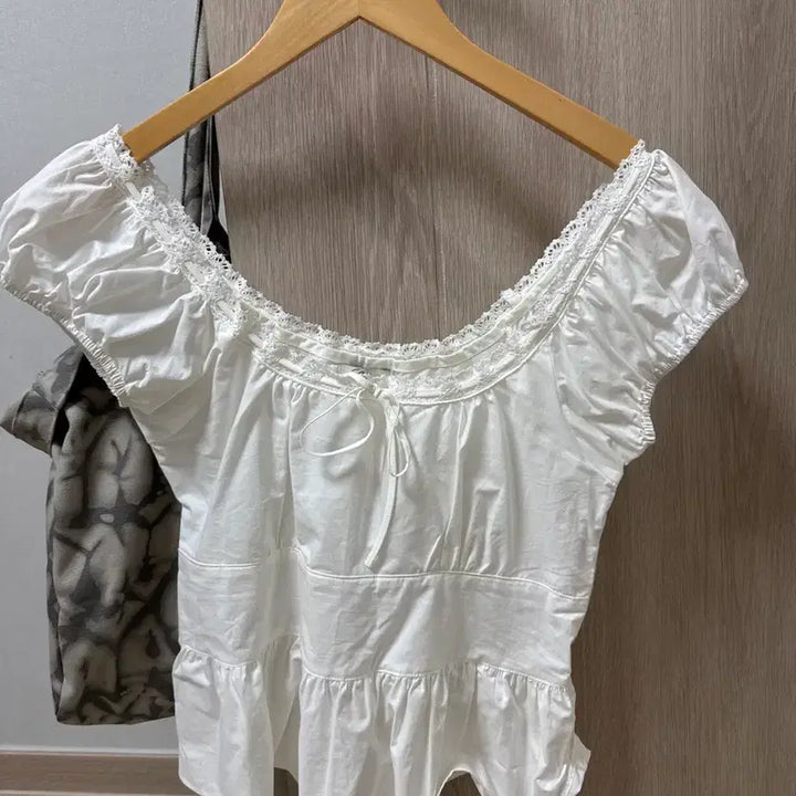 [BUNJANG] Lily Cots Peony Blouse / 릴리코츠 피오니 블라우스