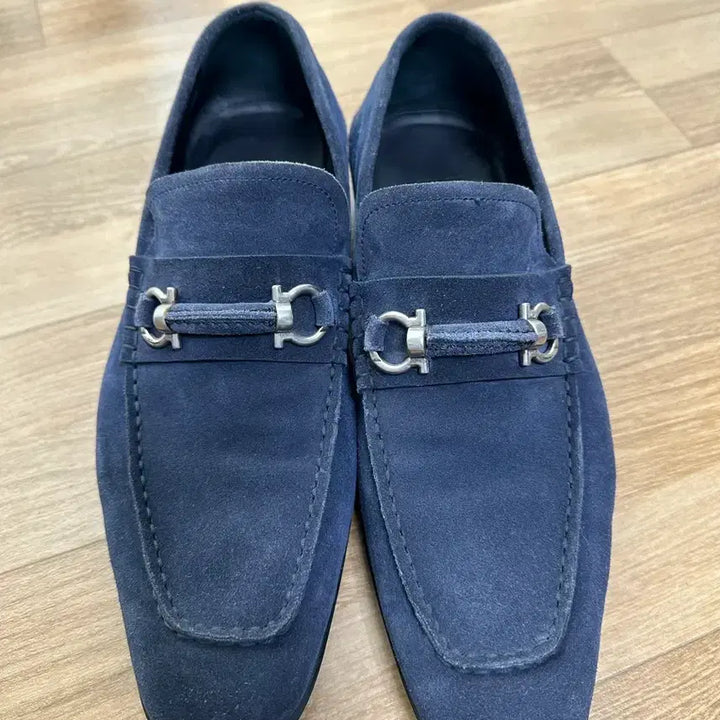 [BUNJANG] Salvatore Ferragamo Navy Suede Gancini Loafers / 페라가모 네이비 스웨이드 로퍼 굽마모 없음 S급