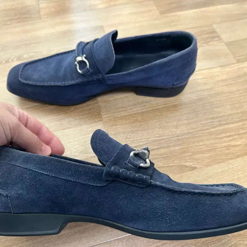[BUNJANG] Salvatore Ferragamo Navy Suede Gancini Loafers / 페라가모 네이비 스웨이드 로퍼 굽마모 없음 S급