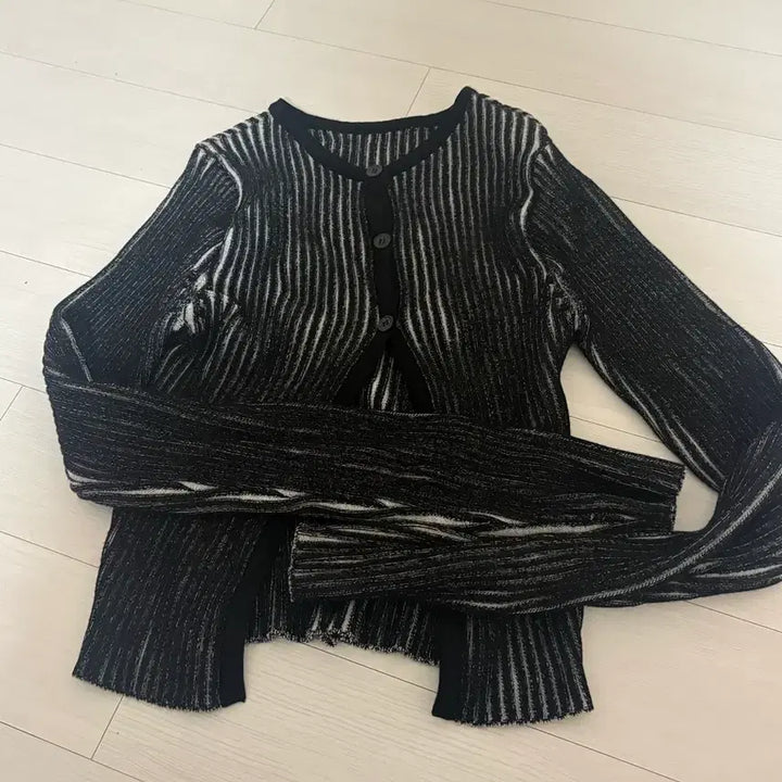 [BUNJANG] Diagonal Cut T-Shirt / 다이애그널 절개 티셔츠