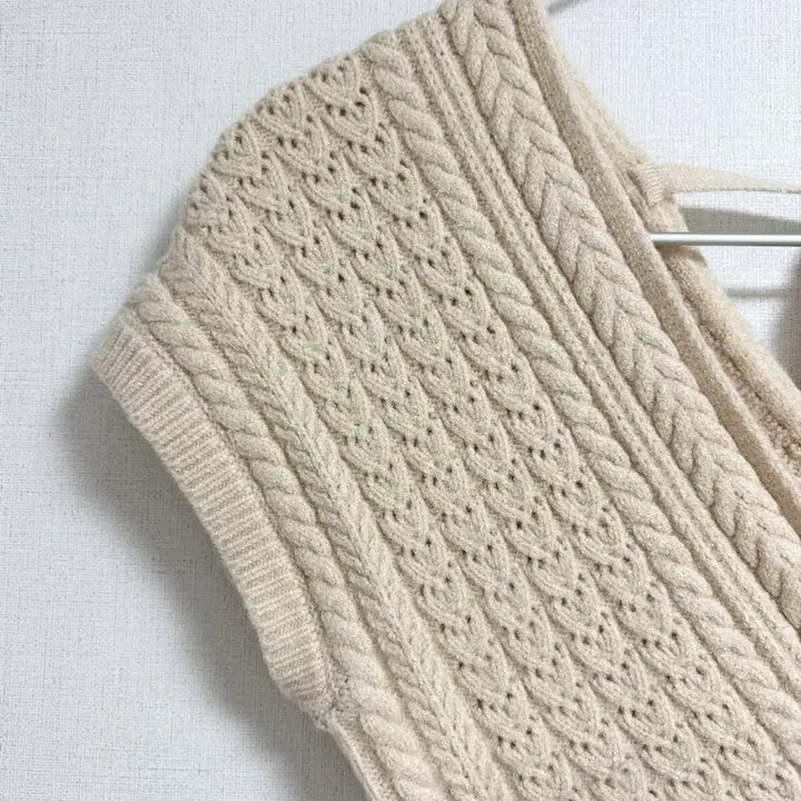 [BUNJANG] Resexxy Crop Cable Knit Sweater / 크롭 케이블 니트