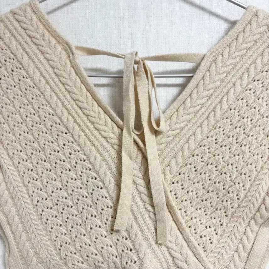 [BUNJANG] Resexxy Crop Cable Knit Sweater / 크롭 케이블 니트