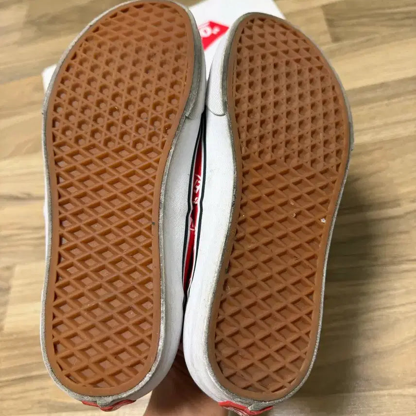 [SOLD OUT] 슈프림/반스 에라 265