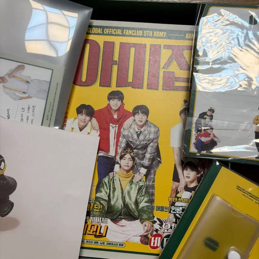 [BUNJANG] BTS ARMY Membership Vol. 5 Magazine + Goods Bundle Set / 방탄소년단 아미집 5기 회지 + 굿즈