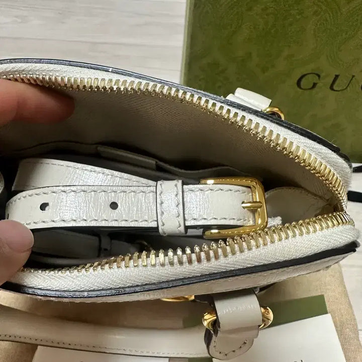 [SOLD OUT] 구찌 홀스빗 1955 미니 탑 핸들백 화이트
