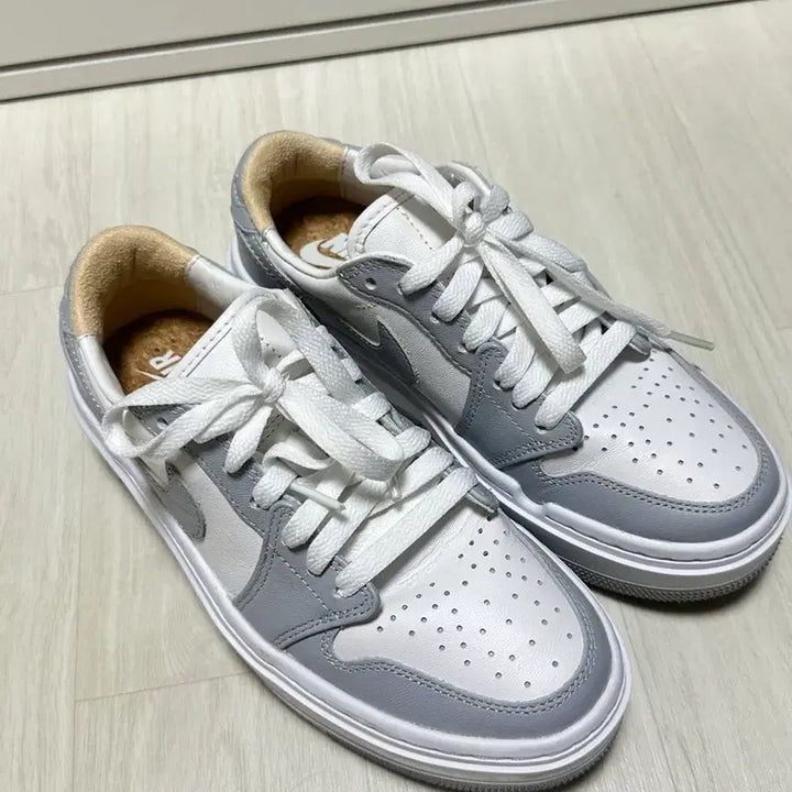 [BUNJANG] Nike Jordan 1 Elevate Low White and Wolf Grey Sneakers / 나이키 조던1 엘리베이트 로우 화이트 앤 울프 그레이 225