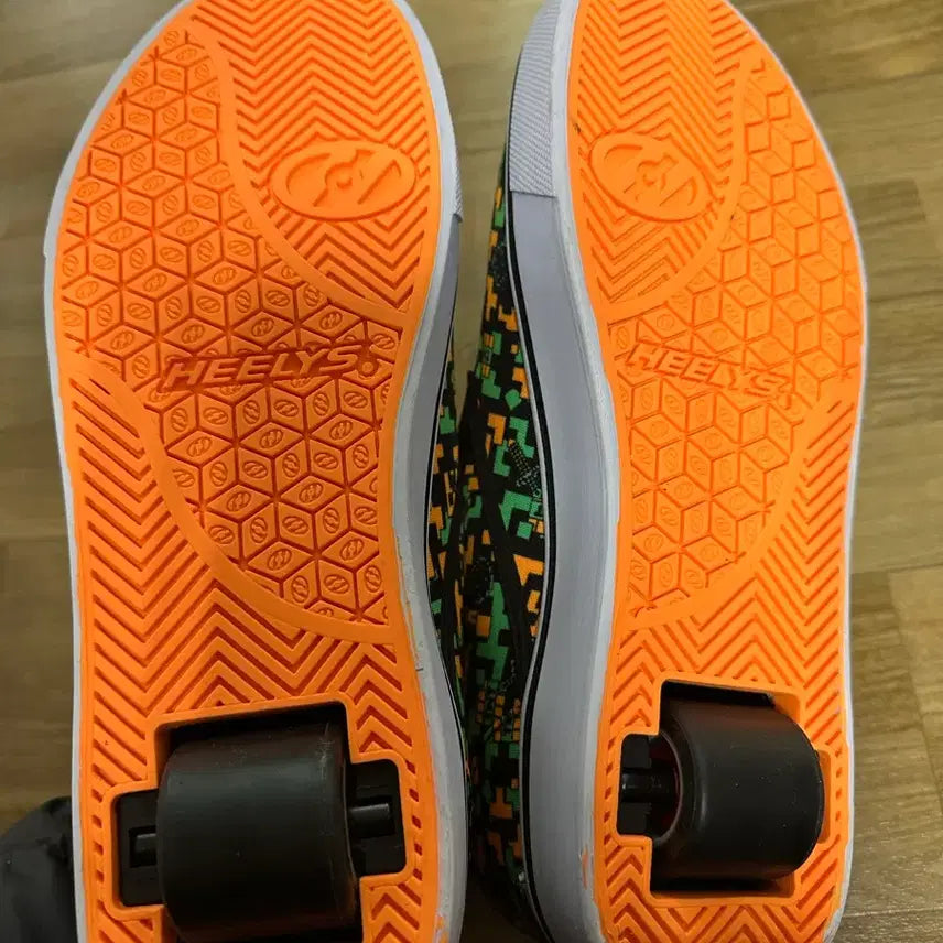 [BUNJANG] 릐귀템-Heelys 휠리스,힐리스  마인크래프트 콜라보 270mm 미사용 / 릐귀템-Heelys 휠리스,힐리스  마인크래프트 콜라보 270mm 미사용