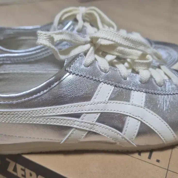 [BUNJANG] Onitsuka Tiger Mexico 66 Silver Off-White Sneakers / 오니츠카타이거 멕시코66 실버 오프화이트(240)