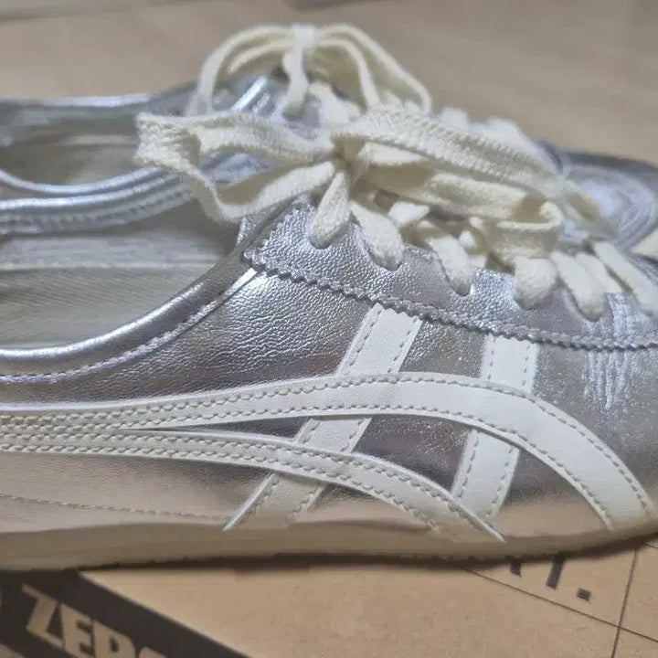 [BUNJANG] Onitsuka Tiger Mexico 66 Silver Off-White Sneakers / 오니츠카타이거 멕시코66 실버 오프화이트(240)