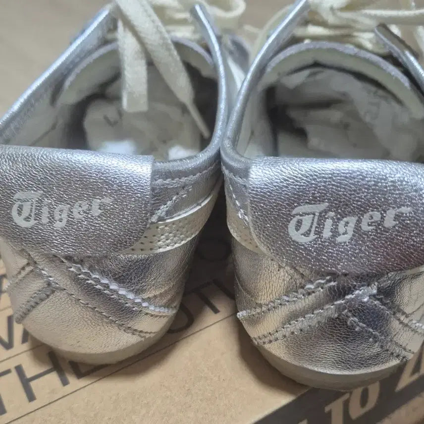[BUNJANG] Onitsuka Tiger Mexico 66 Silver Off-White Sneakers / 오니츠카타이거 멕시코66 실버 오프화이트(240)