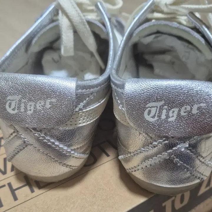 [BUNJANG] Onitsuka Tiger Mexico 66 Silver Off-White Sneakers / 오니츠카타이거 멕시코66 실버 오프화이트(240)