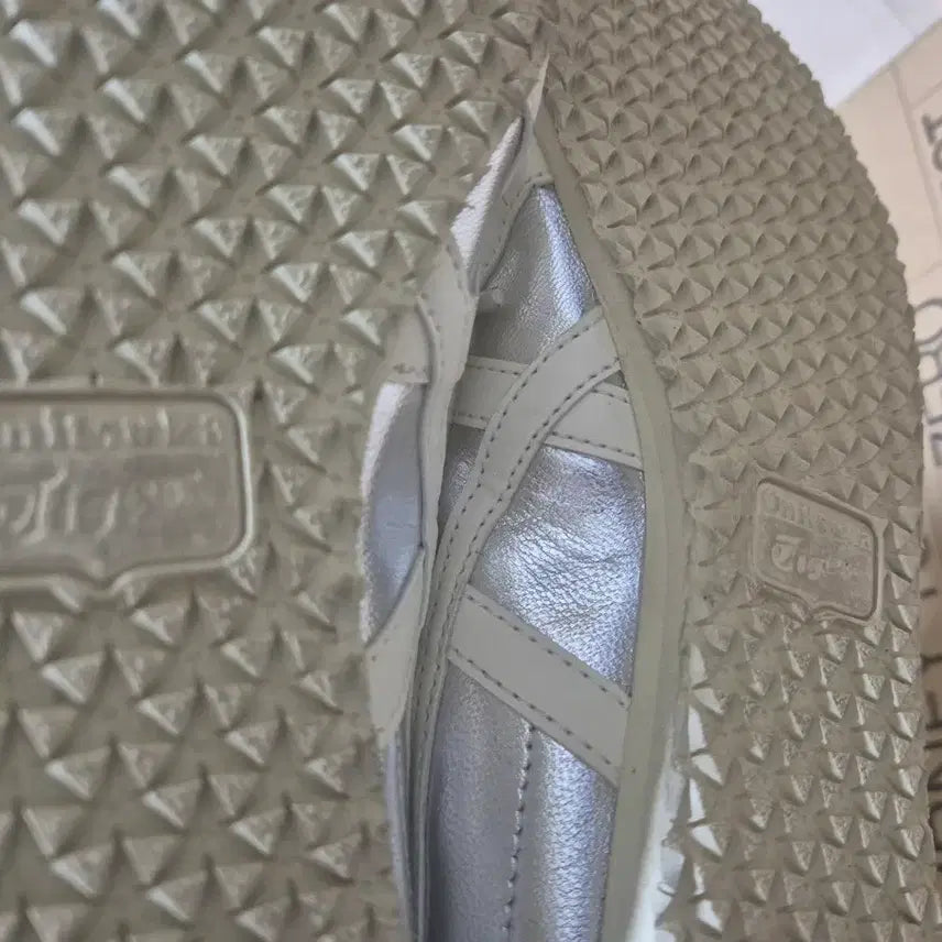 [BUNJANG] Onitsuka Tiger Mexico 66 Silver Off-White Sneakers / 오니츠카타이거 멕시코66 실버 오프화이트(240)