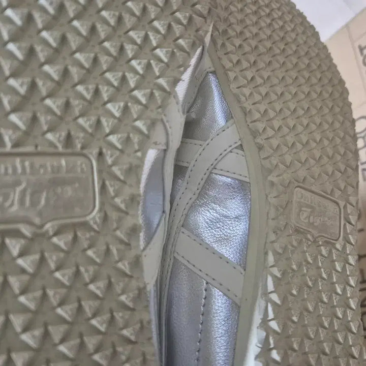 [BUNJANG] Onitsuka Tiger Mexico 66 Silver Off-White Sneakers / 오니츠카타이거 멕시코66 실버 오프화이트(240)