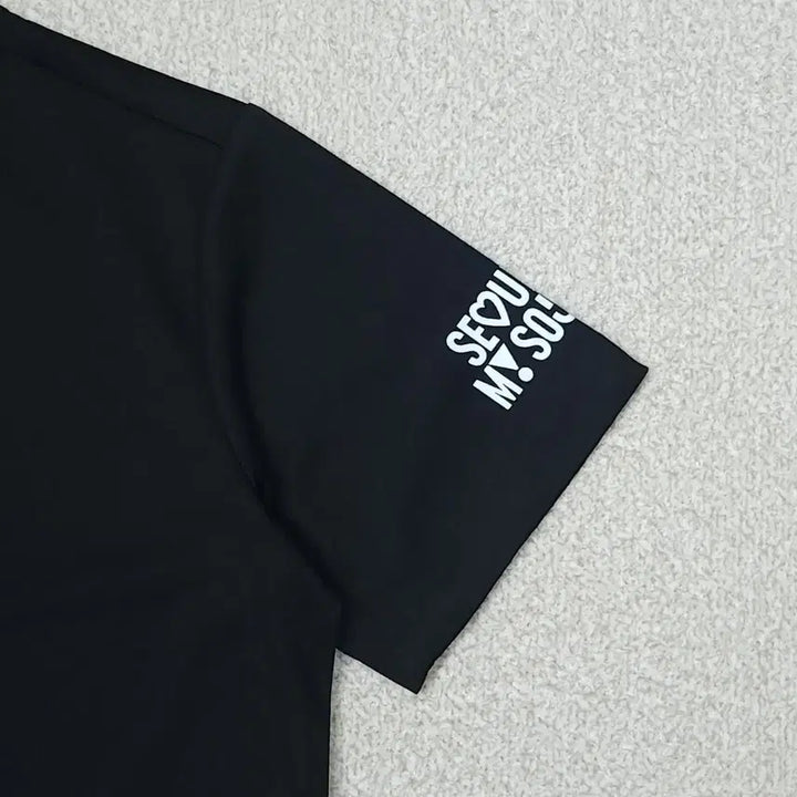 [SOLD OUT] (S)데상트 여성 반팔 티셔츠 운동티 블랙 서울레이스 기념티 W2977