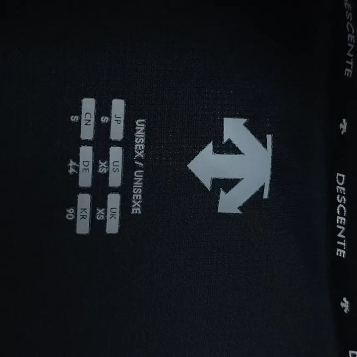 [SOLD OUT] (S)데상트 여성 반팔 티셔츠 운동티 블랙 서울레이스 기념티 W2977