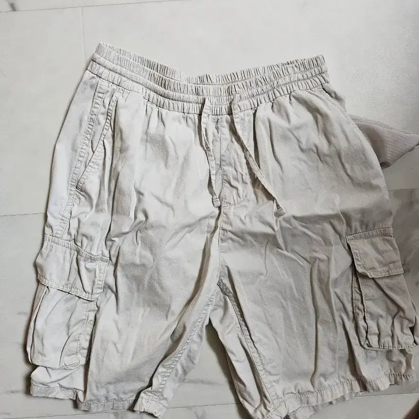 [BUNJANG] Beige Cargo Shorts / 베이지색 카고 반바지