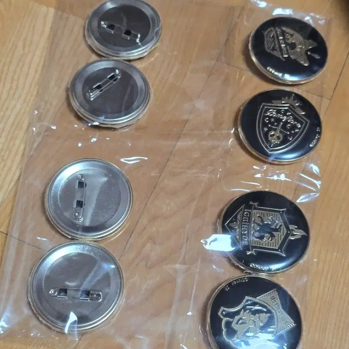 [SOLD OUT] 트위스테 기숙사 로고 핀뱃찌