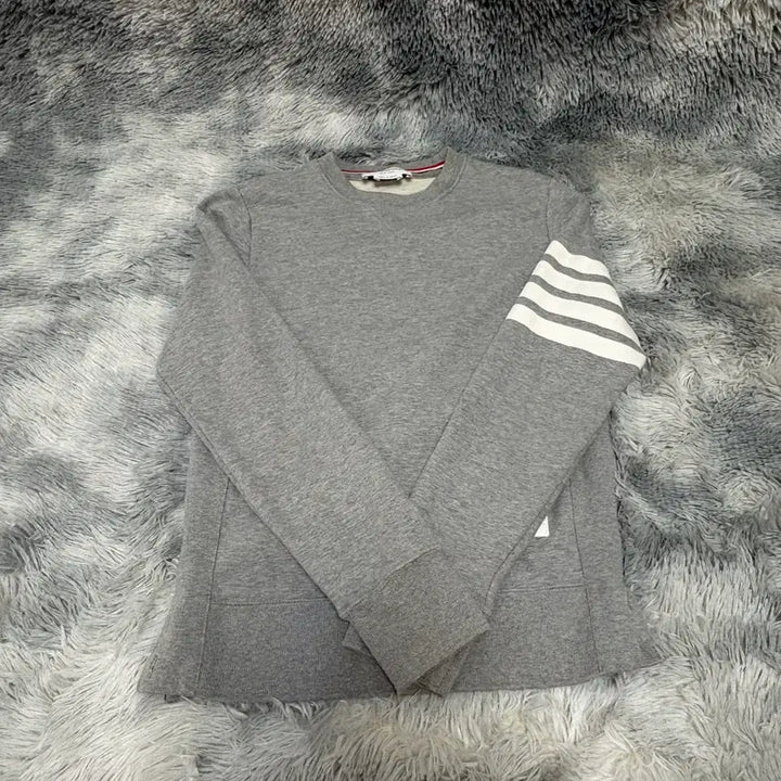 [BUNJANG] Thom Browne Crewneck Sweatshirt Gray 1 Size / [리엘중고명품] 톰브라운 사선완장 맨투맨 그레이 1사이즈