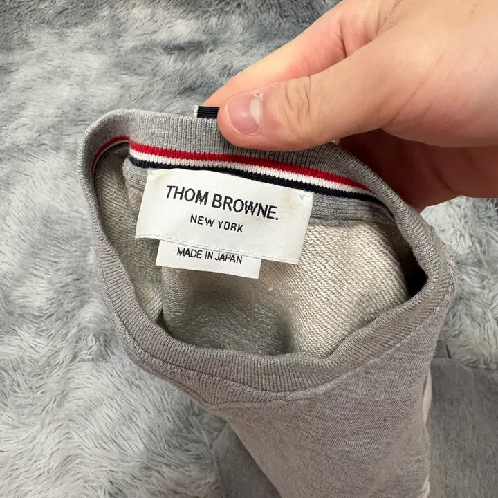 [BUNJANG] Thom Browne Crewneck Sweatshirt Gray 1 Size / [리엘중고명품] 톰브라운 사선완장 맨투맨 그레이 1사이즈