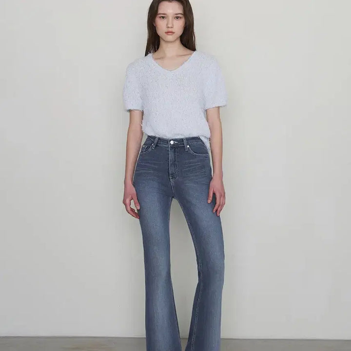 [BUNJANG] Hawa Momo Plume Knit Top (Air Blue) / 하와 26ss 모모 플룸 니트 (에어블루) 브이넥 반팔부클니트 날개사 탑