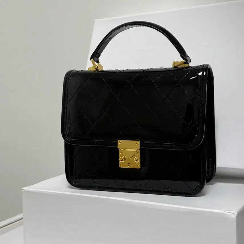 [BUNJANG] Myiuko Sofia Medium Shoulder Bag / 마이아이코 소피아 미듐