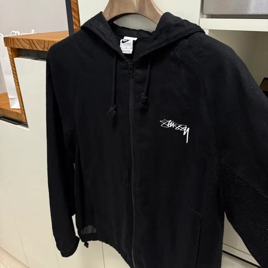 [SOLD OUT] 스투시 x 나이키 리넨 쉘 자켓 블랙 M사이즈 판매합니다 !