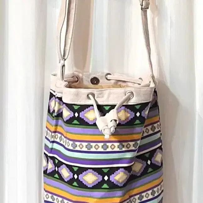 [BUNJANG] Ethnic Pattern Drawstring Shoulder Bag / (새상품) 에스닉 패턴 드로우스트링 숄더백 가방